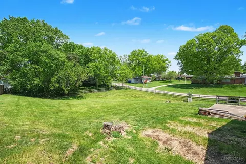 Exterior - 2032 Arrowood Pl, Cincinnati, OH 45231 photo 7 of 10