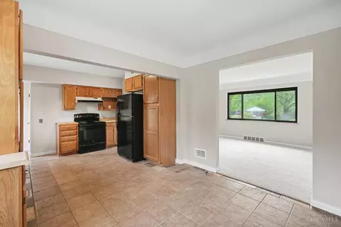 Kitchen - 2032 Arrowood Pl, Cincinnati, OH 45231 photo 2 of 5