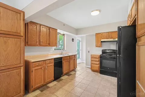 Kitchen - 2032 Arrowood Pl, Cincinnati, OH 45231 photo 3 of 5