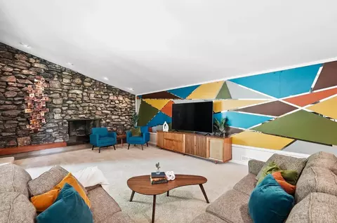 Living - 11025 Embassy Dr, Forest Park, OH 45240 photo 2 of 9