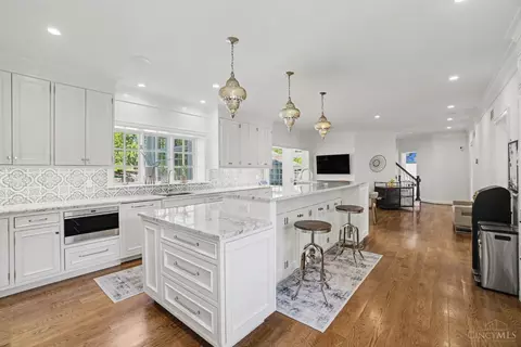 Kitchen - 580 Chaswil Dr, Cincinnati, OH 45255 photo 4 of 5