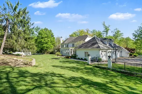 Exterior - 580 Chaswil Dr, Cincinnati, OH 45255 photo 11 of 18