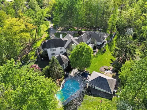 View/Area - 580 Chaswil Dr, Cincinnati, OH 45255 photo 1 of 10