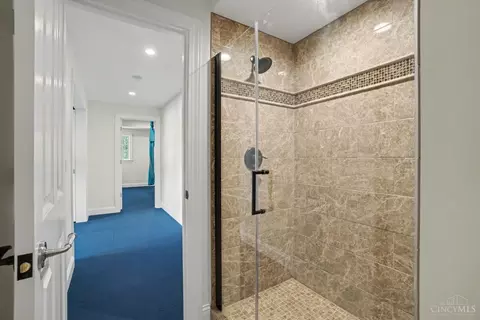 Entry Way - 580 Chaswil Dr, Cincinnati, OH 45255 photo 4 of 4