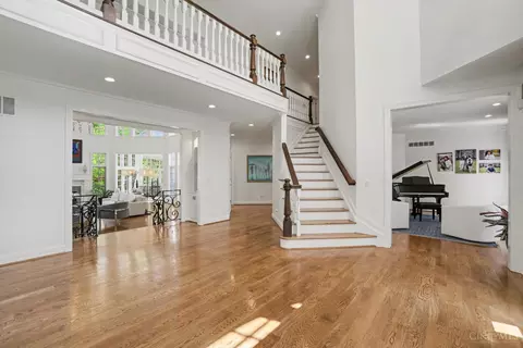 Entry Way - 580 Chaswil Dr, Cincinnati, OH 45255 photo 2 of 4
