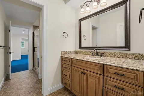 Bath - 580 Chaswil Dr, Cincinnati, OH 45255 photo 6 of 9