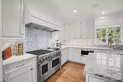 Kitchen - 580 Chaswil Dr, Cincinnati, OH 45255 photo 5 of 5