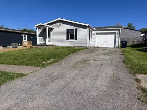 102 Maple Run Dr, Hillsboro, OH 45133