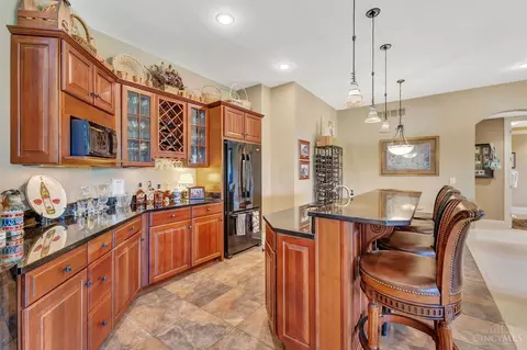 Kitchen - 5190 Emerald View Dr, Hamilton Township, OH 45039 photo 5 of 6