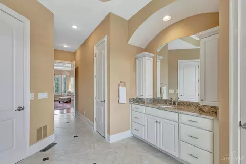 Entry Way - 5190 Emerald View Dr, Hamilton Township, OH 45039 photo 1 of 1
