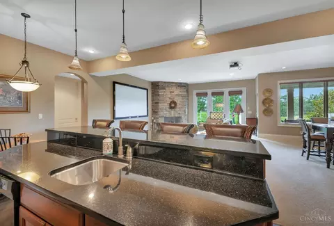 Kitchen - 5190 Emerald View Dr, Hamilton Township, OH 45039 photo 6 of 6