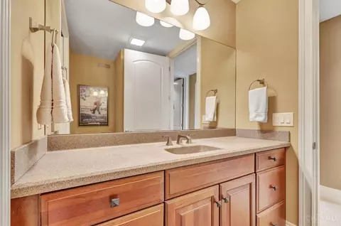Bath - 5190 Emerald View Dr, Hamilton Township, OH 45039 photo 4 of 6