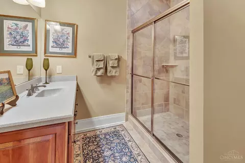 Bath - 5190 Emerald View Dr, Hamilton Township, OH 45039 photo 6 of 6