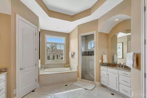 Bath - 5190 Emerald View Dr, Hamilton Township, OH 45039 photo 1 of 6