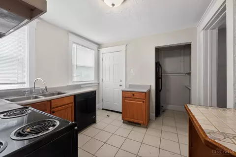 Kitchen - 4938 Plainville Rd, Cincinnati, OH 45227 photo 2 of 2