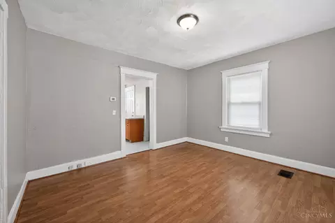 Living - 4938 Plainville Rd, Cincinnati, OH 45227 photo 3 of 6