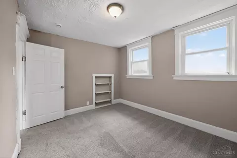 Bedroom - 4938 Plainville Rd, Cincinnati, OH 45227 photo 3 of 12