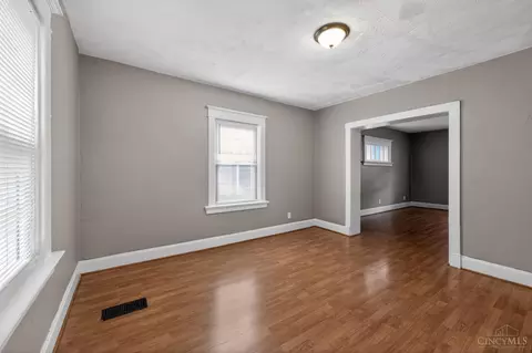 Living - 4938 Plainville Rd, Cincinnati, OH 45227 photo 2 of 6