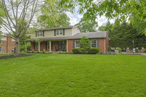 328 Circlewood Ln, Wyoming, OH 45215
