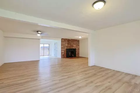 Living - 76 Stivers Rd, Aberdeen, OH 45101 photo 2 of 8