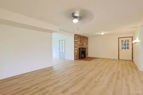 Living - 76 Stivers Rd, Aberdeen, OH 45101 photo 4 of 8