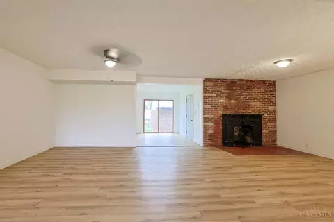 Living - 76 Stivers Rd, Aberdeen, OH 45101 photo 3 of 8