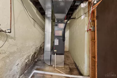 Entry Way - 2723 Robert Ave, Cincinnati, OH 45211 photo 1 of 1