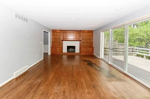 Living - 6248 Margo Ln, Cincinnati, OH 45227 photo 2 of 8