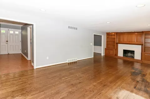 Living - 6248 Margo Ln, Cincinnati, OH 45227 photo 5 of 8