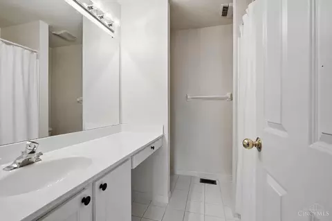 Bath - 12191 Crestfield Ct, Cincinnati, OH 45249 photo 3 of 3