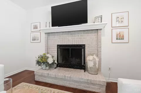 Living - 572 Common Wealth Dr, Cincinnati, OH 45244 photo 5 of 7