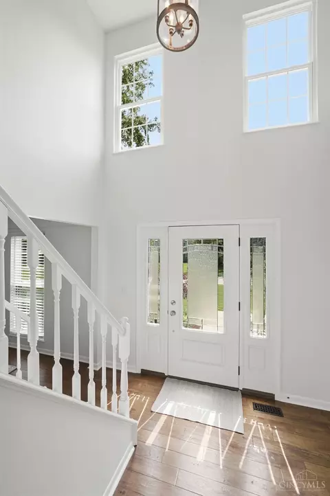 Entry Way - 572 Common Wealth Dr, Cincinnati, OH 45244 photo 4 of 11