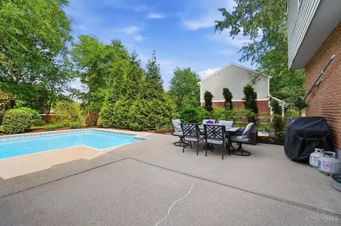 Exterior - 572 Common Wealth Dr, Cincinnati, OH 45244 photo 10 of 27