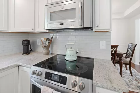 Kitchen - 572 Common Wealth Dr, Cincinnati, OH 45244 photo 6 of 6