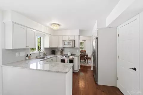 Kitchen - 572 Common Wealth Dr, Cincinnati, OH 45244 photo 1 of 6