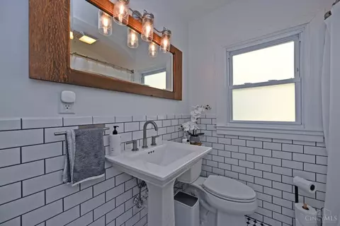 Bath - 3697 Saybrook Ave, Cincinnati, OH 45208 photo 2 of 4