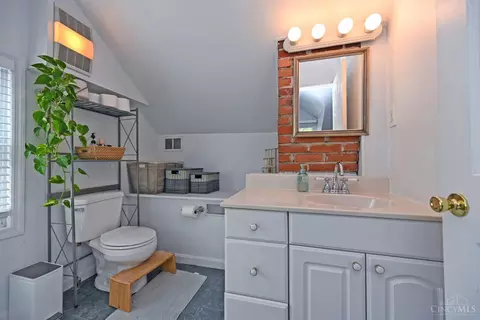 Bath - 3697 Saybrook Ave, Cincinnati, OH 45208 photo 3 of 4