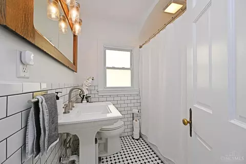 Bath - 3697 Saybrook Ave, Cincinnati, OH 45208 photo 1 of 4