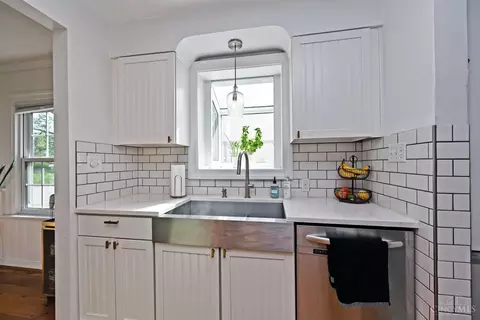 Kitchen - 3697 Saybrook Ave, Cincinnati, OH 45208 photo 4 of 5