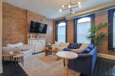 Living - 724 Main St, Cincinnati, OH 45202 photo 1 of 4