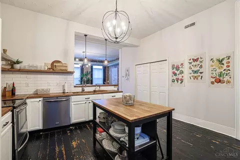 Kitchen - 724 Main St, Cincinnati, OH 45202 photo 2 of 4