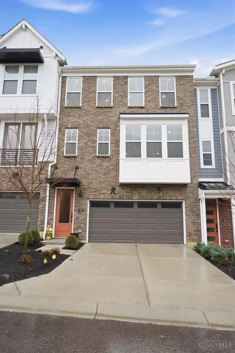 102 Blossom View Dr, Loveland, OH 45140