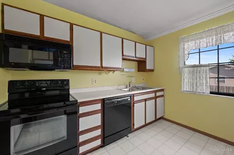 Kitchen - 3981 School Section Rd, Cheviot, OH 45211 photo 2 of 4