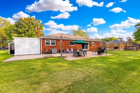 Exterior - 208 Furbee Dr, Mason, OH 45040 photo 6 of 8