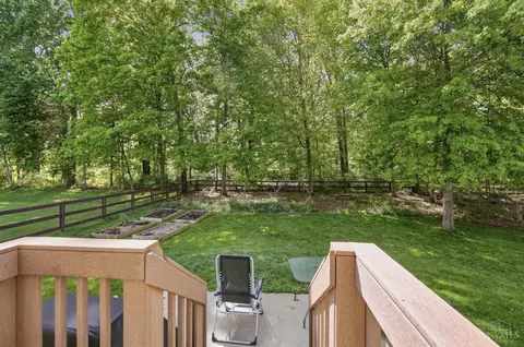 Exterior - 422 Wyndham Dr, Hamilton Township, OH 45039 photo 3 of 9