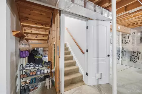 Entry Way - 422 Wyndham Dr, Hamilton Township, OH 45039 photo 3 of 3