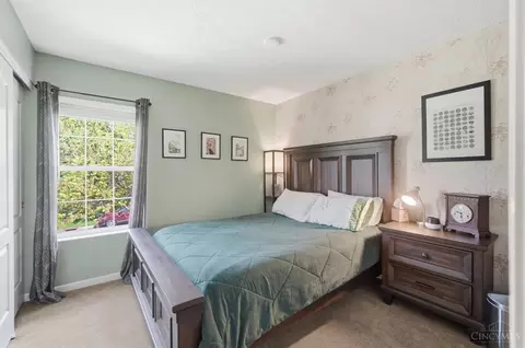 Bedroom - 422 Wyndham Dr, Hamilton Township, OH 45039 photo 3 of 4