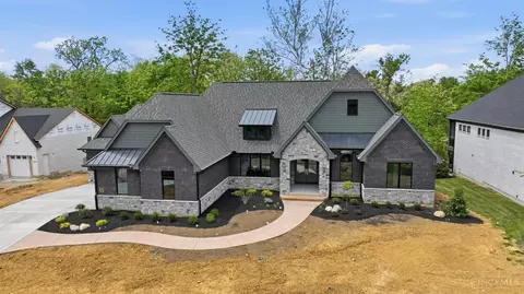 18 Chimney Ridge Dr, Loveland, OH 45140