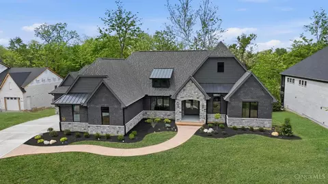 18 Chimney Ridge Dr, Loveland, OH 45140