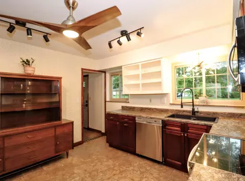 Kitchen - 1815 Wanninger Ln, Cincinnati, OH 45255 photo 4 of 6